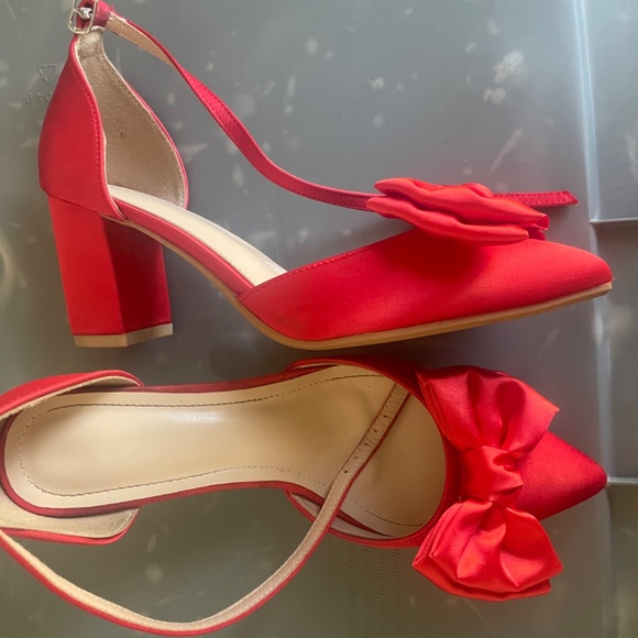 Heels - Picture 2 of 2